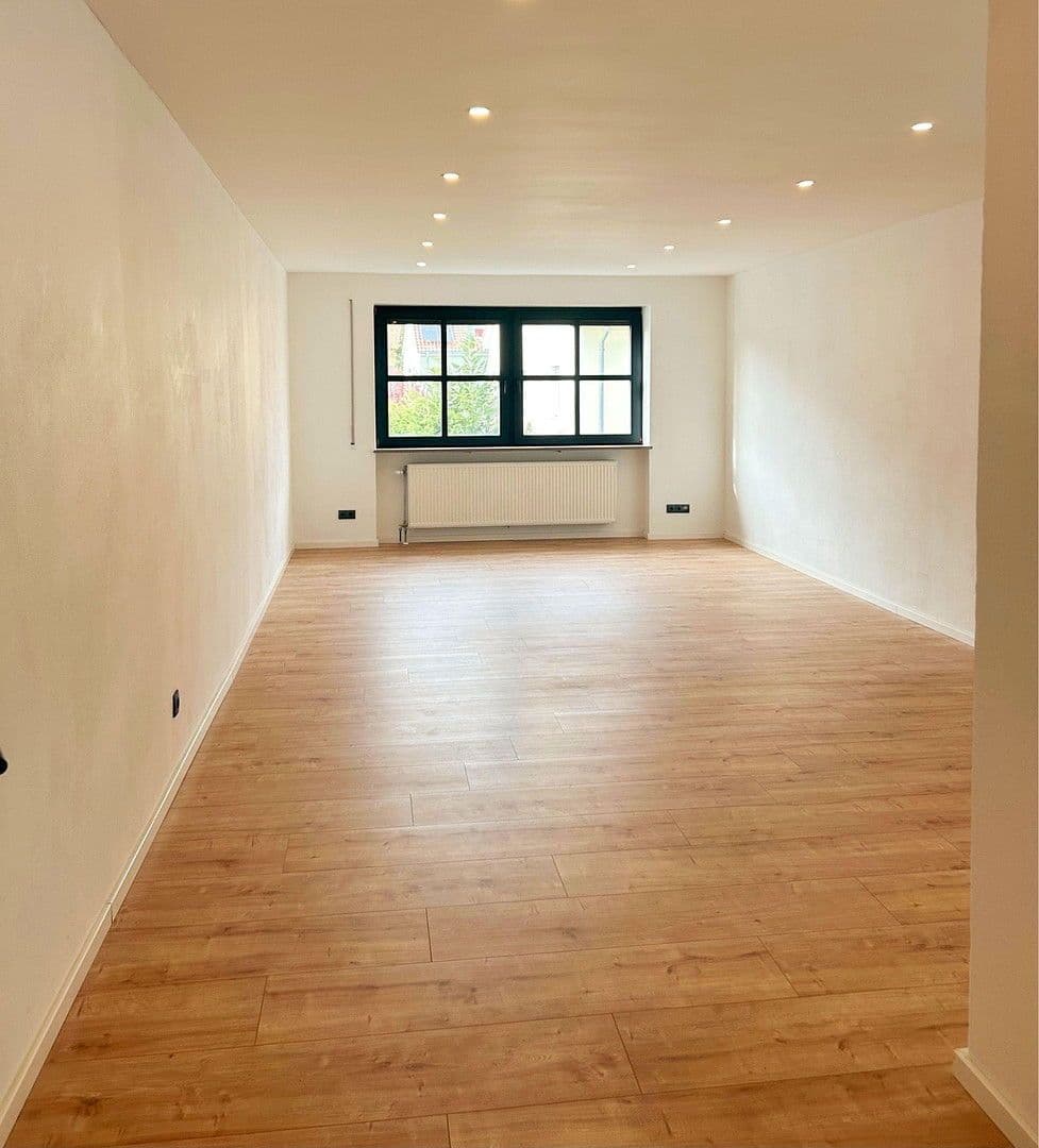 Pronájem bytu 4+1 111 m², Augsburger Straße 40, Regensburg, Bavorsko Pronájem bytu 4+1 111 m², Augsburger Straße 40, Regensburg, Bavorsko