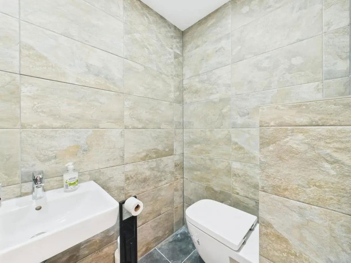 Pronájem bytu 4+1 111 m², Augsburger Straße 40, Regensburg, Bavorsko Pronájem bytu 4+1 111 m², Augsburger Straße 40, Regensburg, Bavorsko