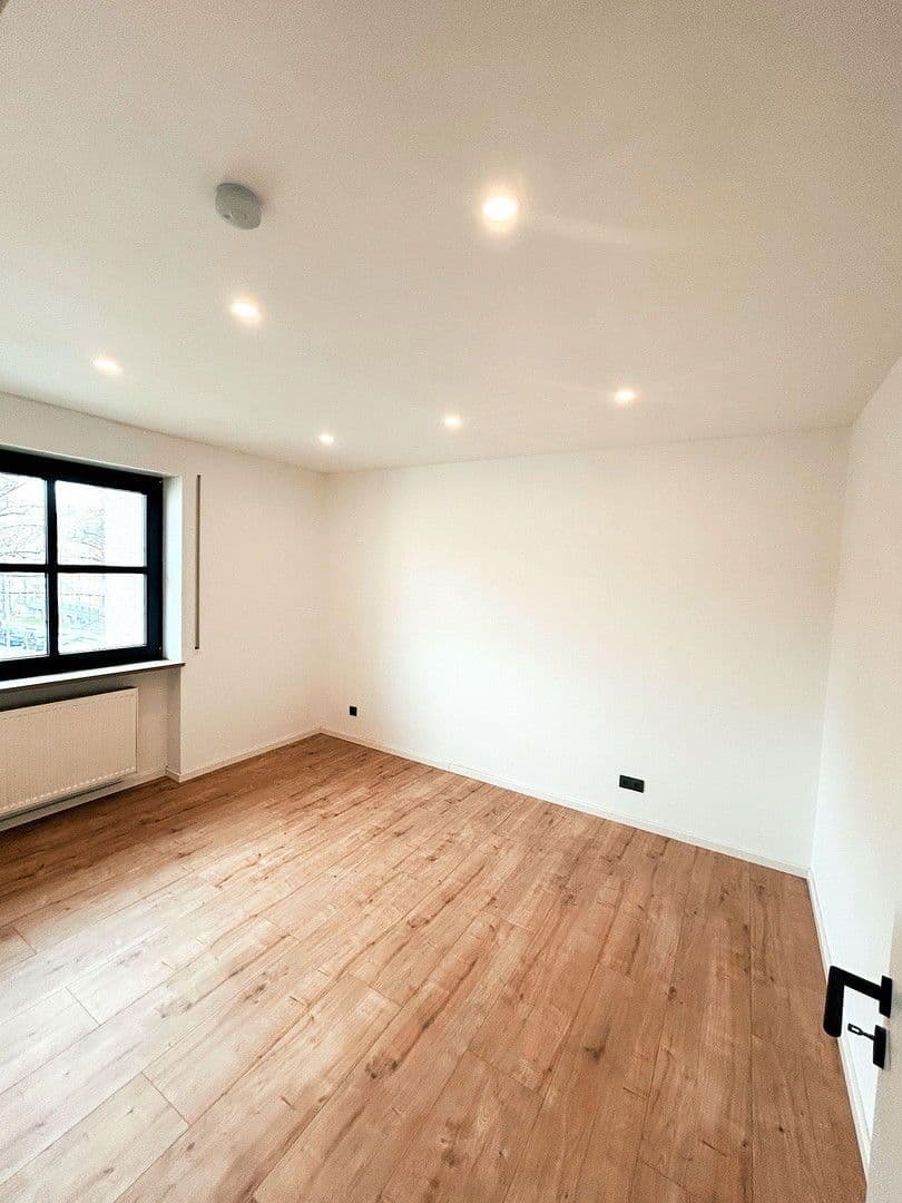 Pronájem bytu 4+1 111 m², Augsburger Straße 40, Regensburg, Bavorsko Pronájem bytu 4+1 111 m², Augsburger Straße 40, Regensburg, Bavorsko