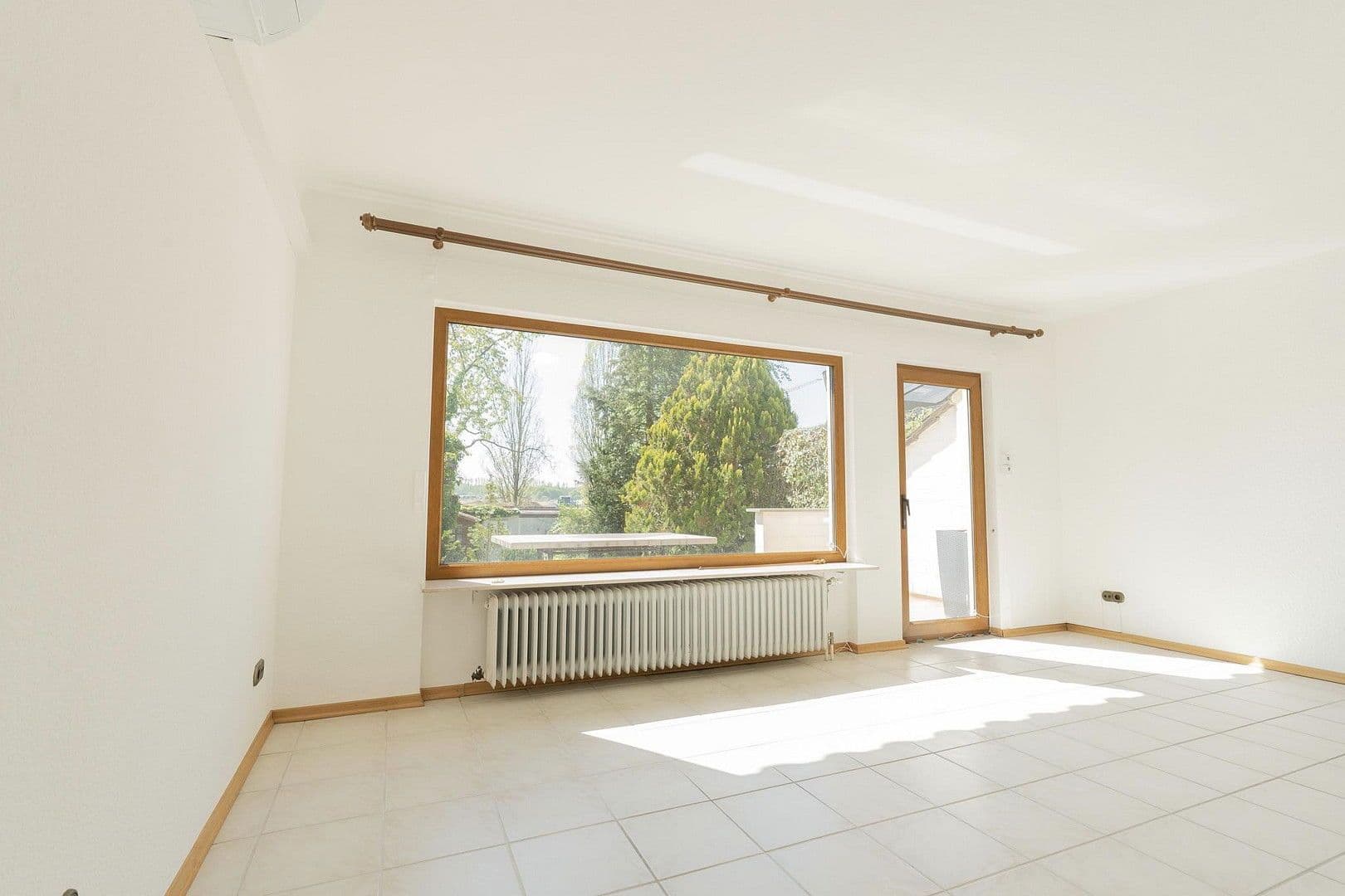 Pronájem domu 182 m², pozemek 257 m², Rodenbach, Hessen Pronájem domu 182 m², pozemek 257 m², Rodenbach, Hessen