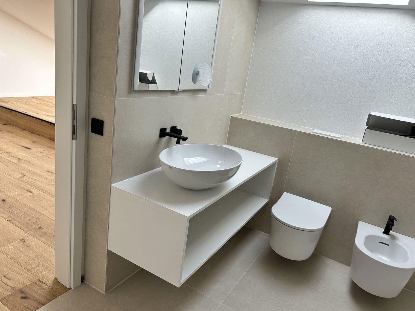 Prodej bytu 4+kk 160 m², Lärchenweg 21, Bad Endorf, Bavorsko Prodej bytu 4+kk 160 m², Lärchenweg 21, Bad Endorf, Bavorsko