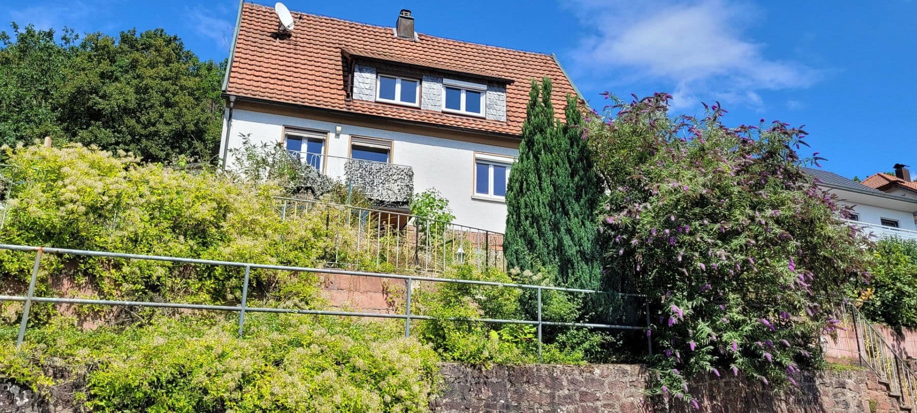 Prodej domu 94 m², pozemek 466 m², Gemünden am Main, Bavorsko Prodej domu 94 m², pozemek 466 m², Gemünden am Main, Bavorsko