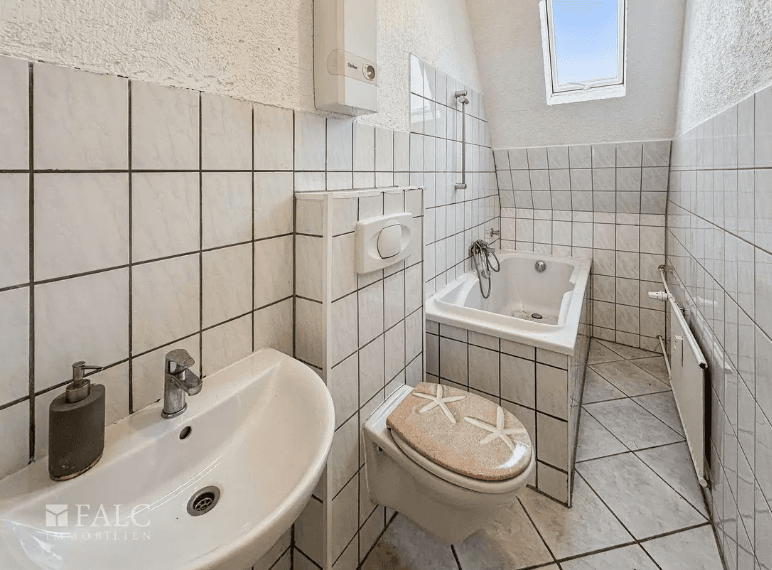 Pronájem bytu 4+1 75 m², Wiescherstraße 9, Wuppertal, Severní Porýní-Vestfálsko Pronájem bytu 4+1 75 m², Wiescherstraße 9, Wuppertal, Severní Porýní-Vestfálsko