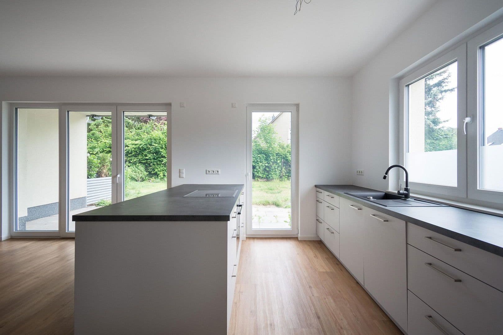 Pronájem bytu 3+1 91 m², Karl-Marx-Straße 8, Hohen Neuendorf, Braniborsko Pronájem bytu 3+1 91 m², Karl-Marx-Straße 8, Hohen Neuendorf, Braniborsko