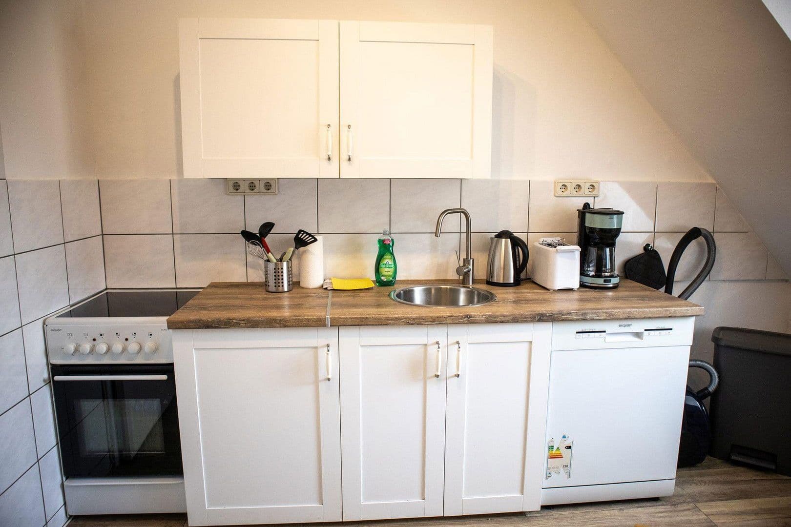 Pronájem bytu 1+1 44 m², Neue Straße 6, Laatzen, Dolní Sasko Pronájem bytu 1+1 44 m², Neue Straße 6, Laatzen, Dolní Sasko