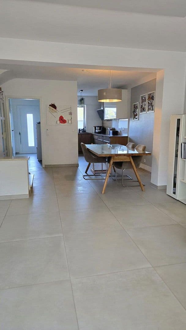 Prodej domu 147 m², pozemek 194 m², Swisttal, Severní Porýní-Vestfálsko Prodej domu 147 m², pozemek 194 m², Swisttal, Severní Porýní-Vestfálsko