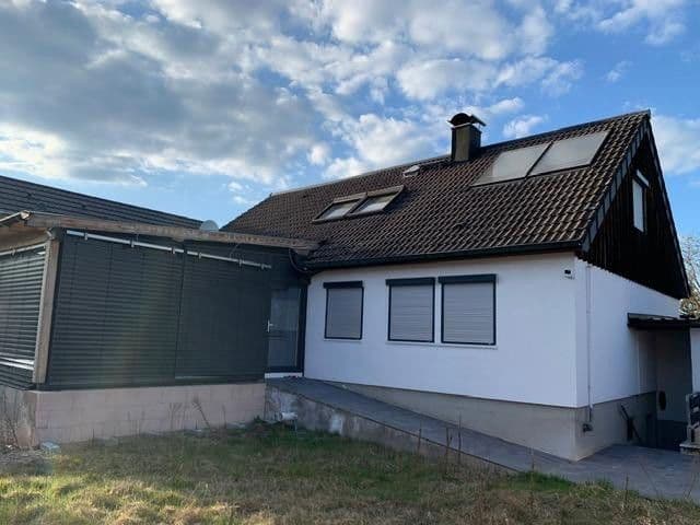 Prodej domu 170 m², pozemek 630 m², Triftstrasse 3, Pyrbaum, Bavorsko Prodej domu 170 m², pozemek 630 m², Triftstrasse 3, Pyrbaum, Bavorsko