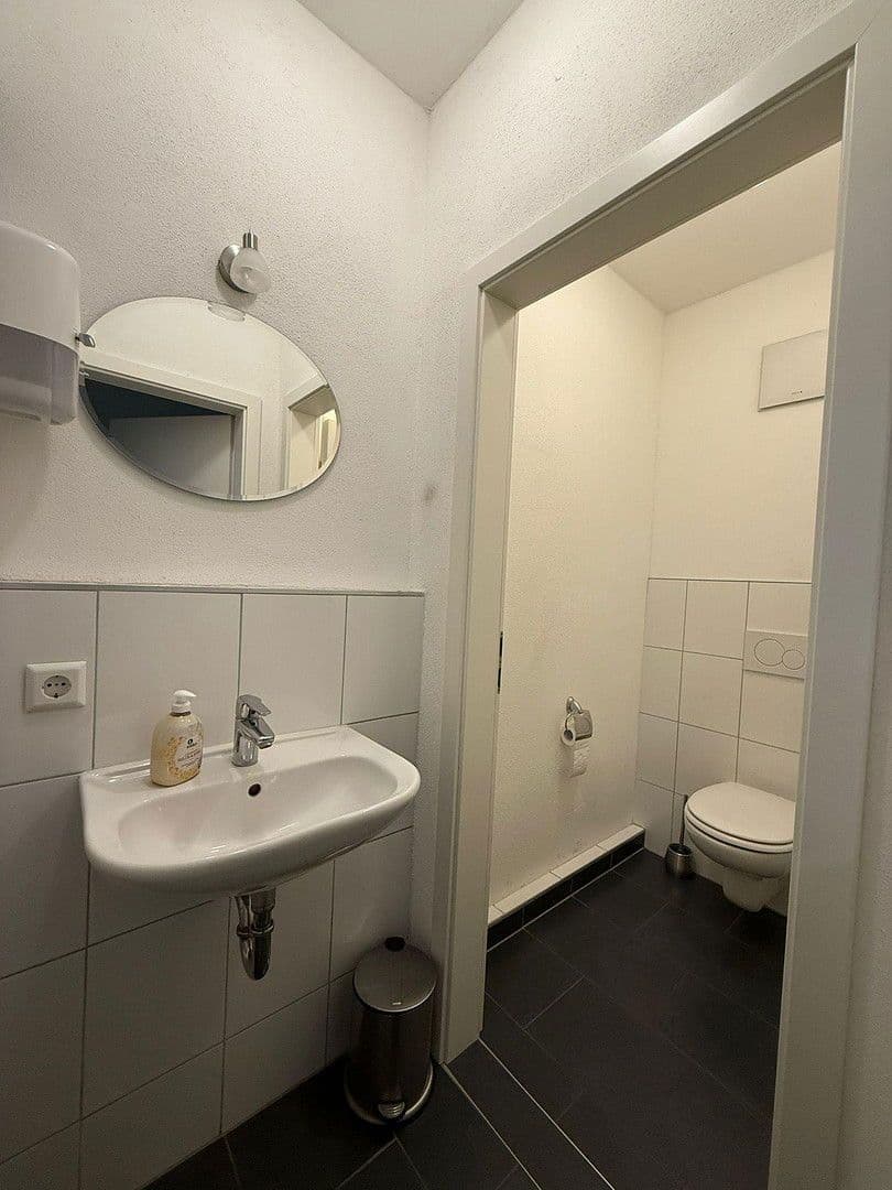 Prodej nebytového prostoru 1.482 m², Kornstr. 3, Hartheim am Rhein, Bádensko-Württembersko Prodej nebytového prostoru 1.482 m², Kornstr. 3, Hartheim am Rhein, Bádensko-Württembersko