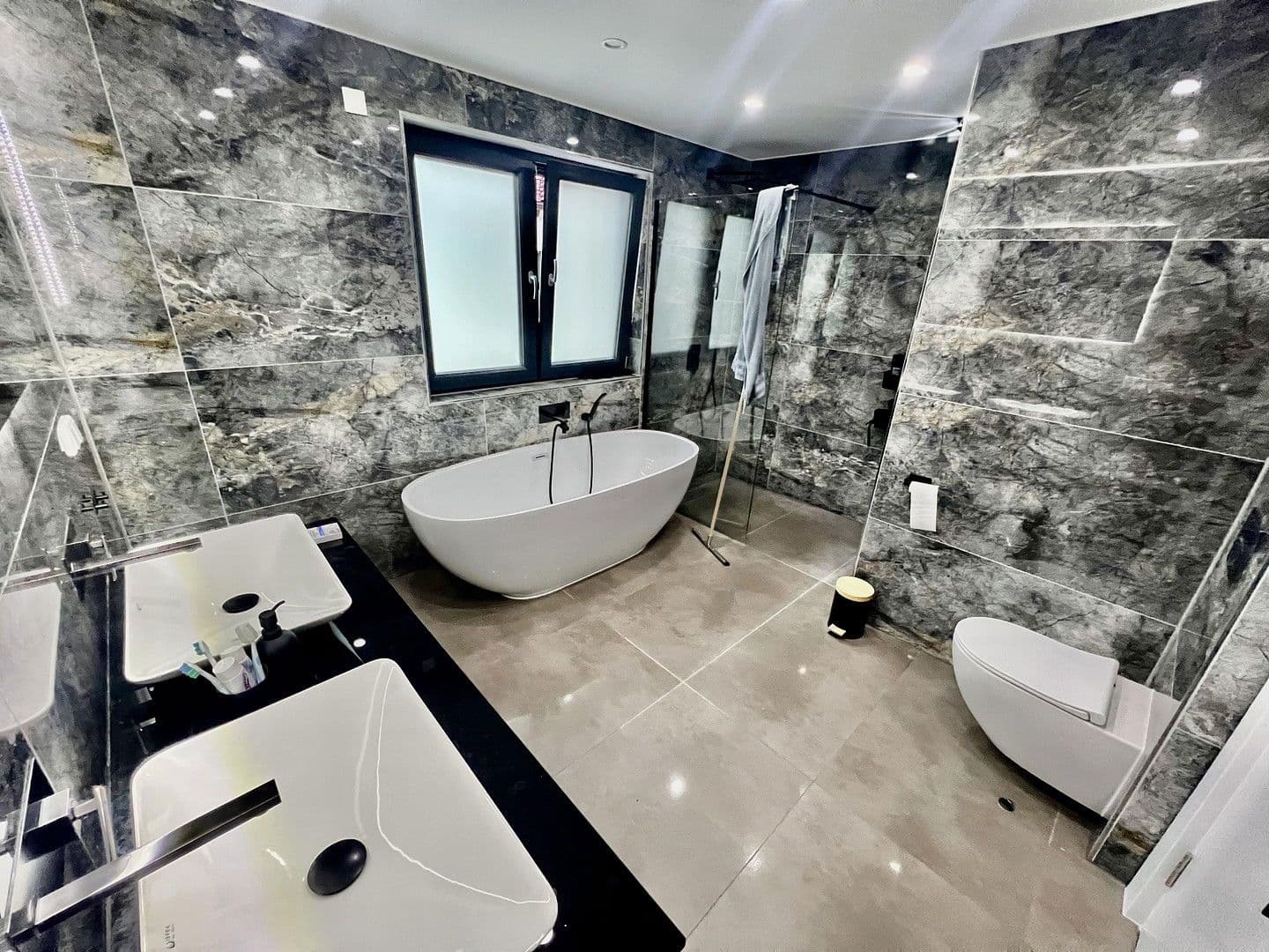 Pronájem domu 200 m², pozemek 150 m², Auf der Weingartsweide 20 A, Neuberg, Hessen Pronájem domu 200 m², pozemek 150 m², Auf der Weingartsweide 20 A, Neuberg, Hessen