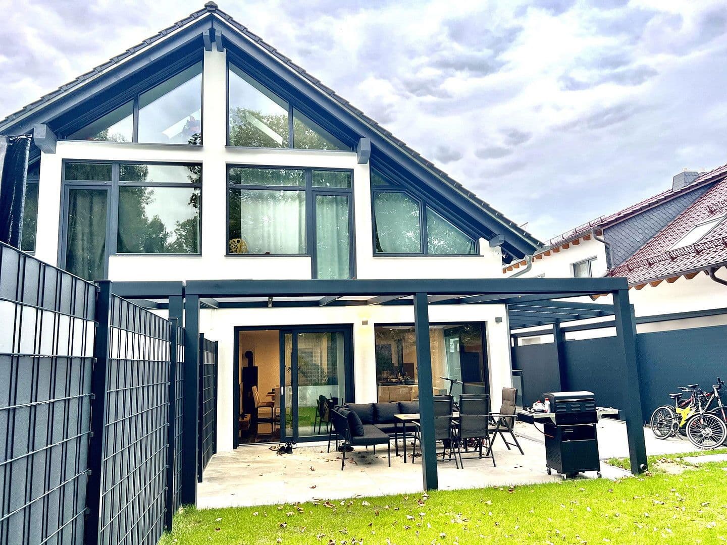 Pronájem domu 200 m², pozemek 150 m², Auf der Weingartsweide 20 A, Neuberg, Hessen Pronájem domu 200 m², pozemek 150 m², Auf der Weingartsweide 20 A, Neuberg, Hessen