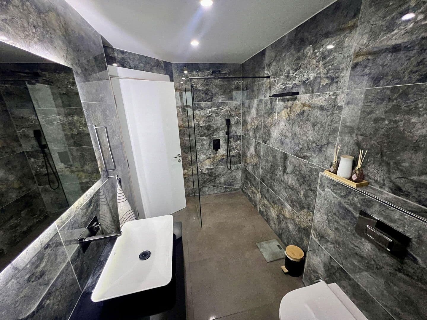 Pronájem domu 200 m², pozemek 150 m², Auf der Weingartsweide 20 A, Neuberg, Hessen Pronájem domu 200 m², pozemek 150 m², Auf der Weingartsweide 20 A, Neuberg, Hessen