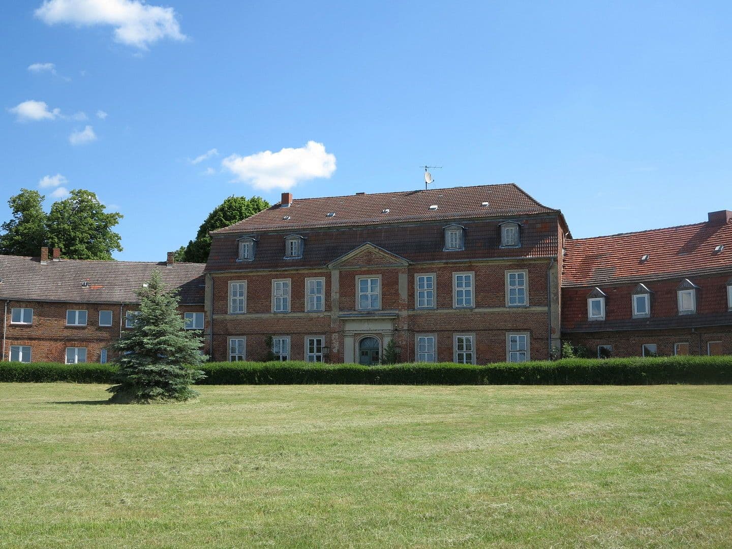 Prodej domu 3.600 m², pozemek 8.126 m², Zettemin, Mecklenburg-Vorpommern Prodej domu 3.600 m², pozemek 8.126 m², Zettemin, Mecklenburg-Vorpommern