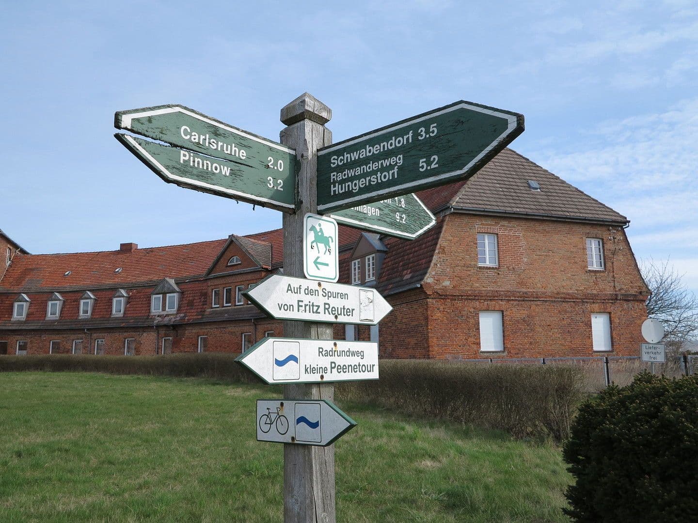 Prodej domu 3.600 m², pozemek 8.126 m², Zettemin, Mecklenburg-Vorpommern Prodej domu 3.600 m², pozemek 8.126 m², Zettemin, Mecklenburg-Vorpommern