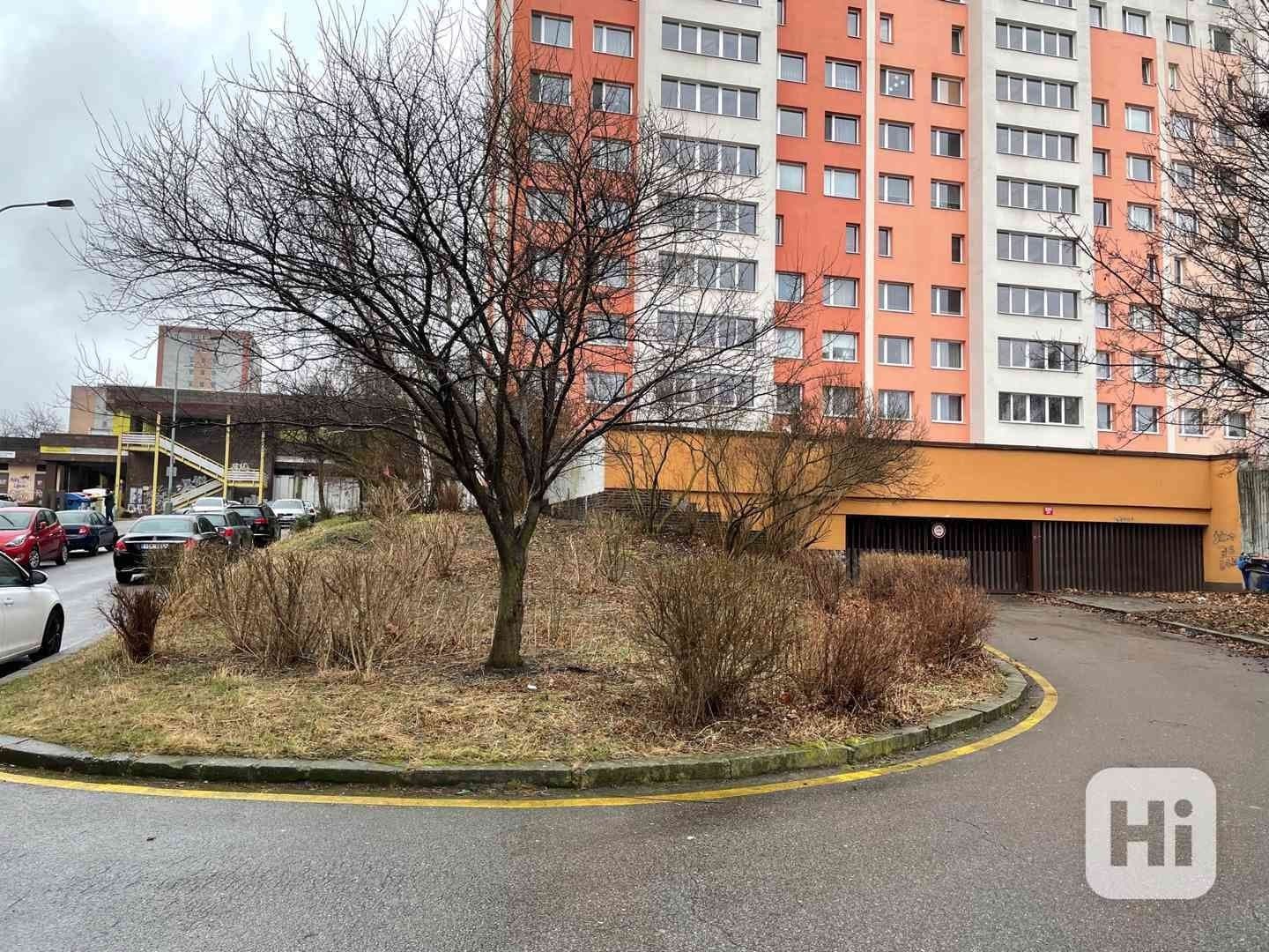 Pronájem garáže 17 m², Chalupkova, Praha, Praha Pronájem garáže 17 m², Chalupkova, Praha, Praha