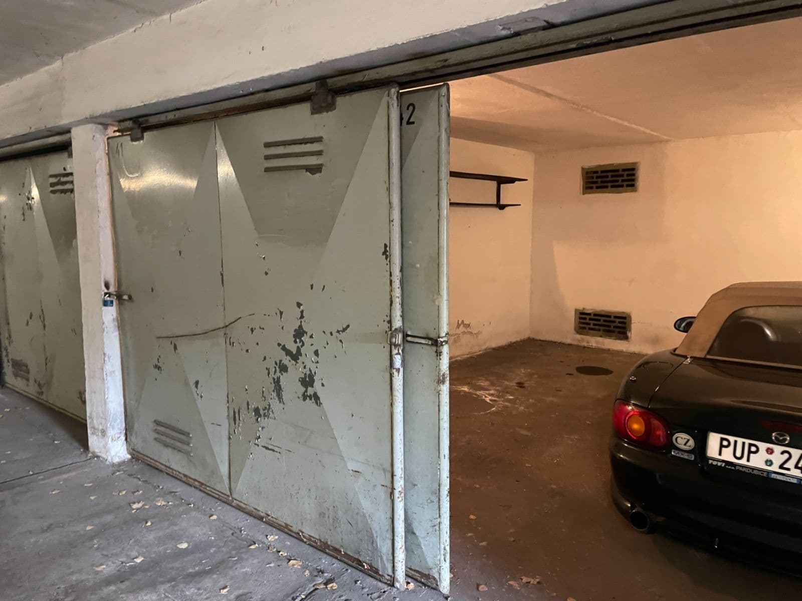 Pronájem garáže 18 m², Pardubice, Pardubický kraj Pronájem garáže 18 m², Pardubice, Pardubický kraj