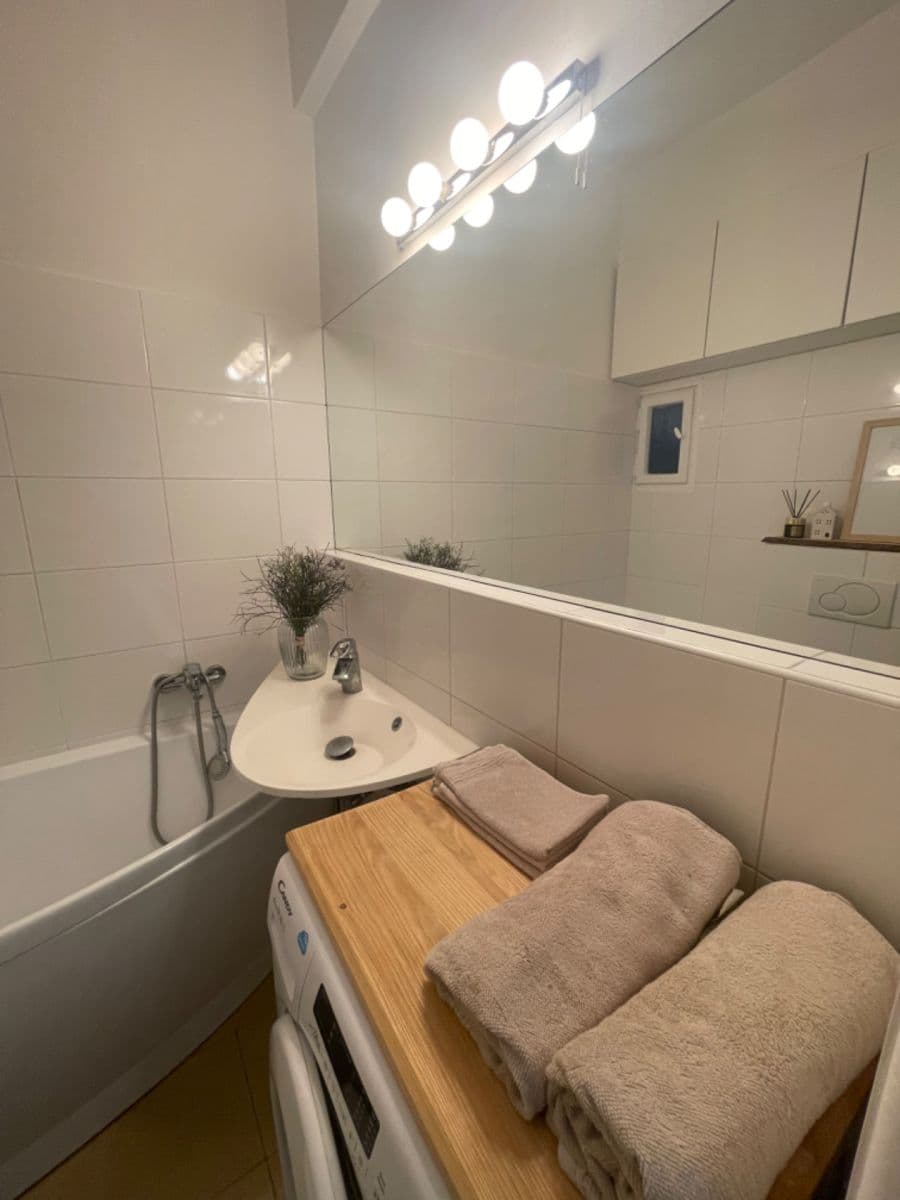 Pronájem bytu 1+kk 26 m², Komunardů, Praha, Praha Pronájem bytu 1+kk 26 m², Komunardů, Praha, Praha