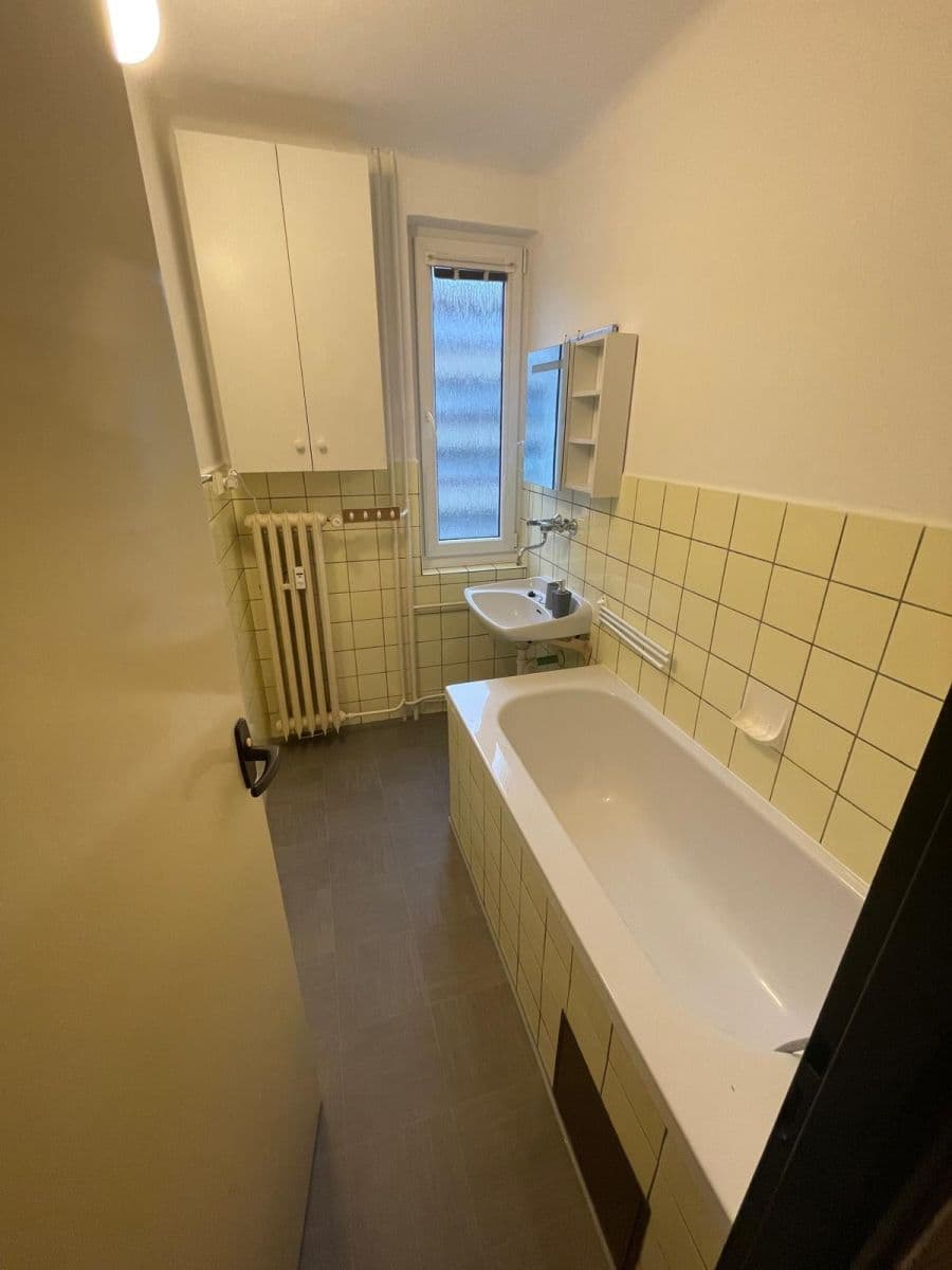 Pronájem bytu 3+1 66 m², Jana Čarka, České Budějovice, Jihočeský kraj Pronájem bytu 3+1 66 m², Jana Čarka, České Budějovice, Jihočeský kraj