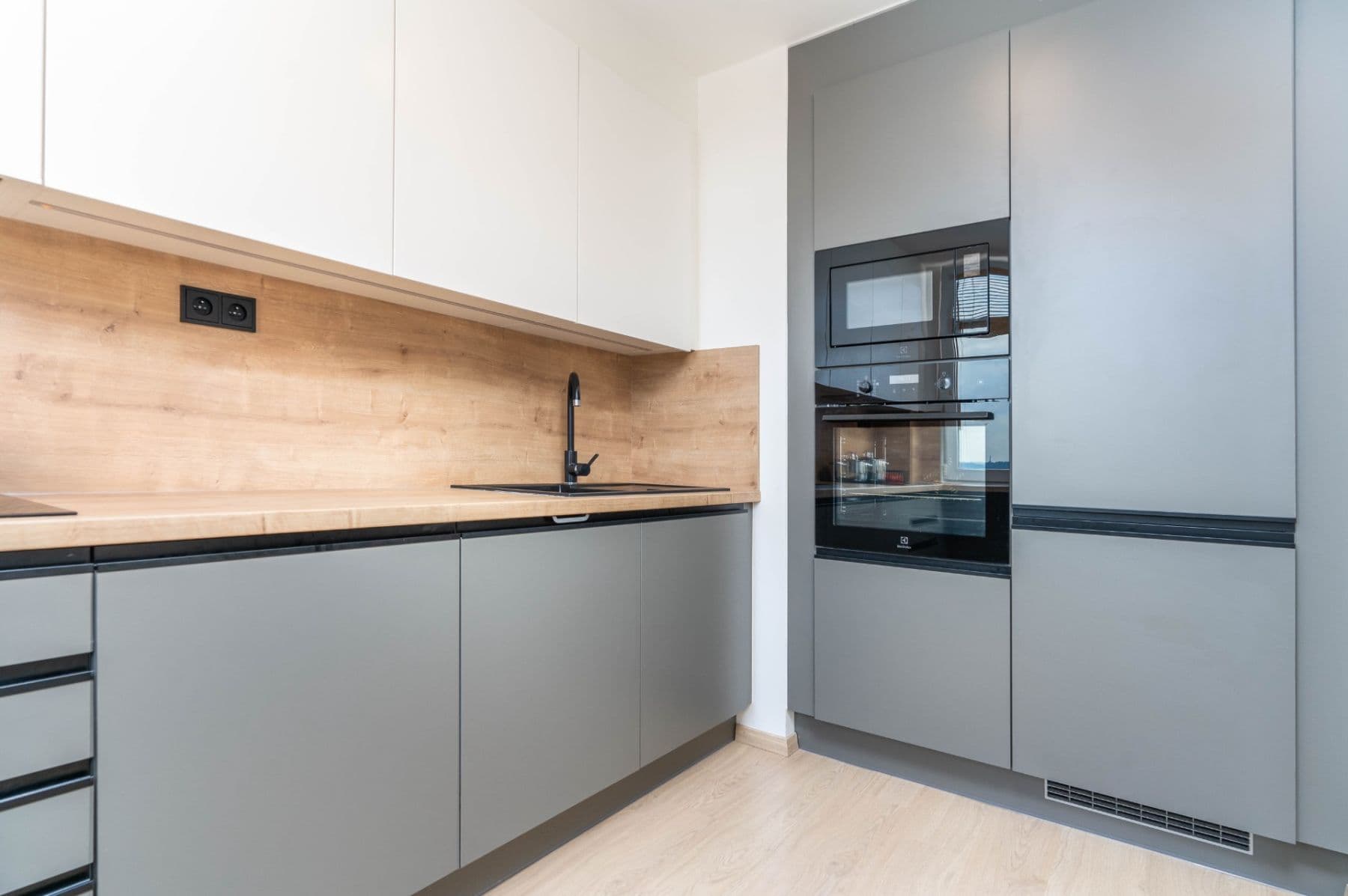 Pronájem bytu 3+1 66 m², Pomořanská, Praha, Praha Pronájem bytu 3+1 66 m², Pomořanská, Praha, Praha