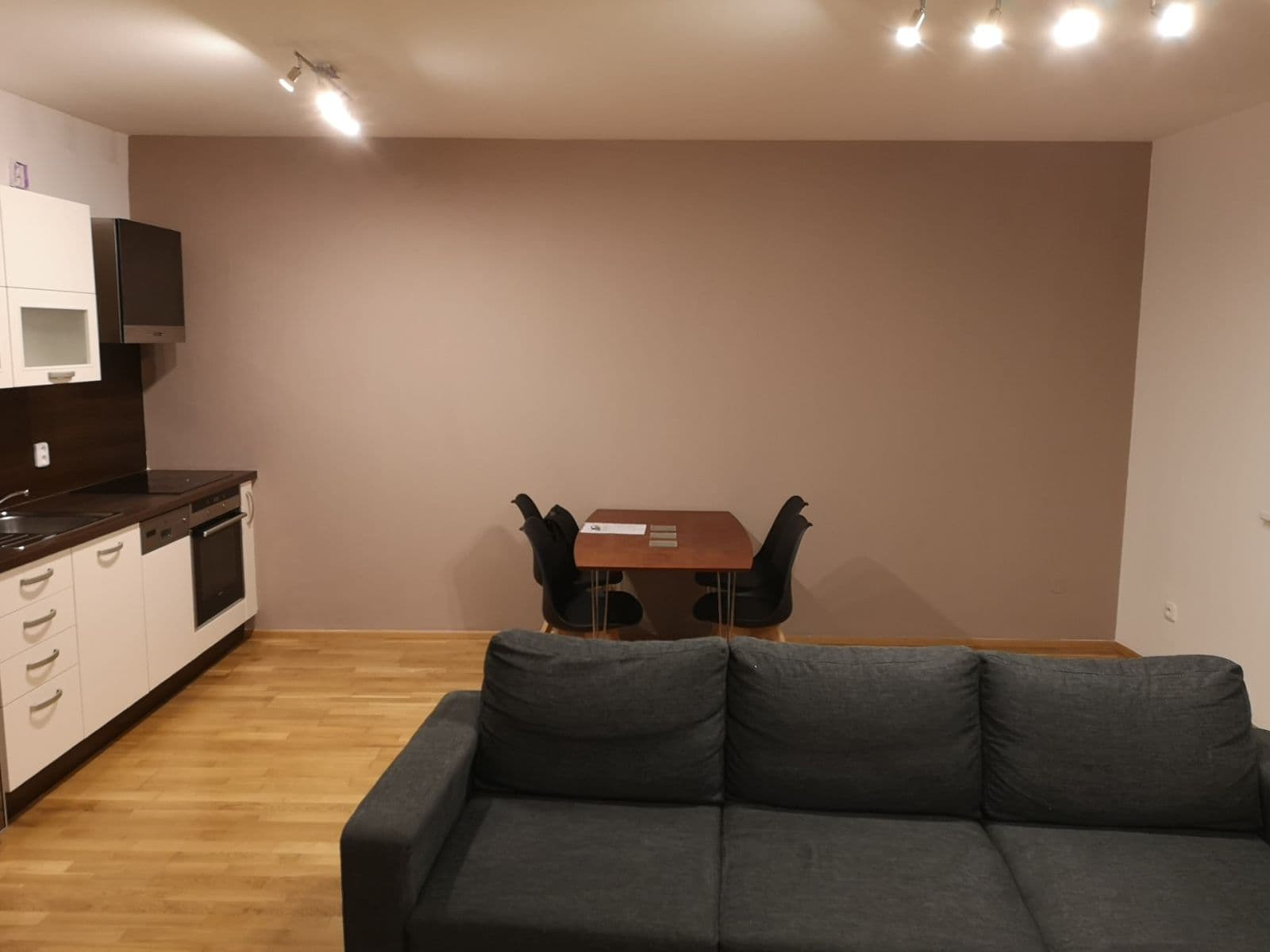 Pronájem bytu 1+kk 42 m², Družstevní ochoz, Praha, Praha Pronájem bytu 1+kk 42 m², Družstevní ochoz, Praha, Praha