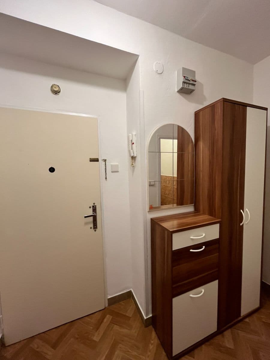 Pronájem bytu 1+1 35 m², Okružní, Ivančice, Jihomoravský kraj Pronájem bytu 1+1 35 m², Okružní, Ivančice, Jihomoravský kraj