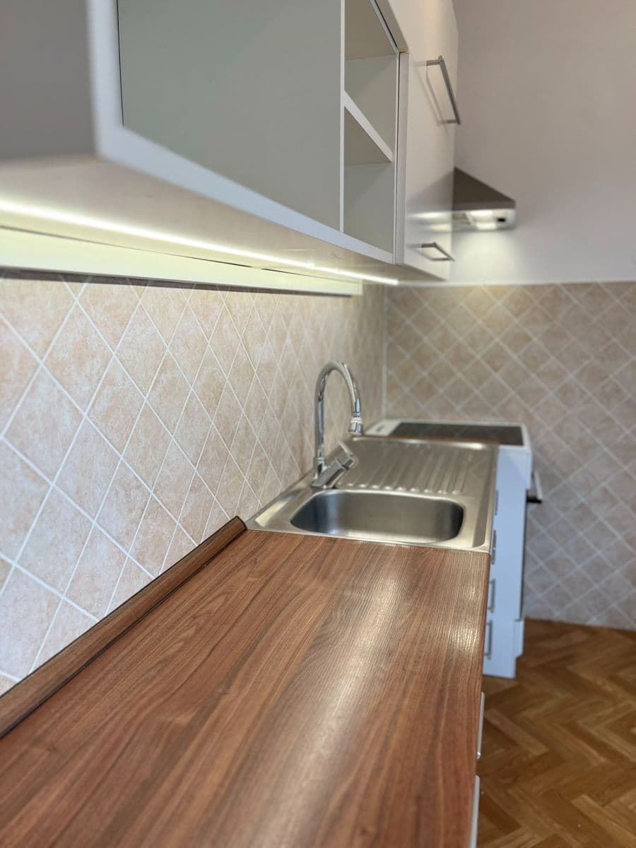 Pronájem bytu 1+1 35 m², Okružní, Ivančice, Jihomoravský kraj Pronájem bytu 1+1 35 m², Okružní, Ivančice, Jihomoravský kraj