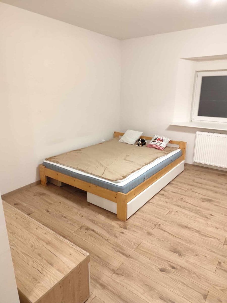 Pronájem bytu 2+kk 60 m², Palackého náměstí, Dobrovice, Středočeský kraj Pronájem bytu 2+kk 60 m², Palackého náměstí, Dobrovice, Středočeský kraj