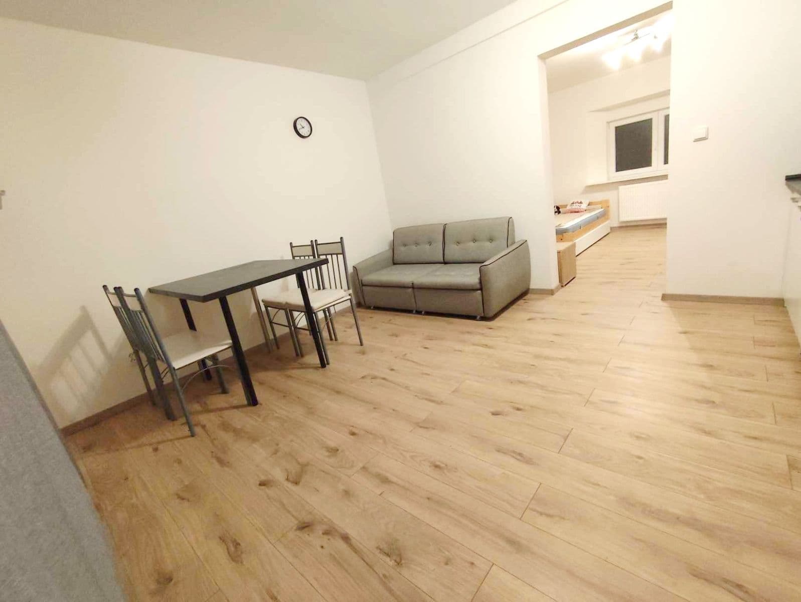 Pronájem bytu 2+kk 60 m², Palackého náměstí, Dobrovice, Středočeský kraj Pronájem bytu 2+kk 60 m², Palackého náměstí, Dobrovice, Středočeský kraj