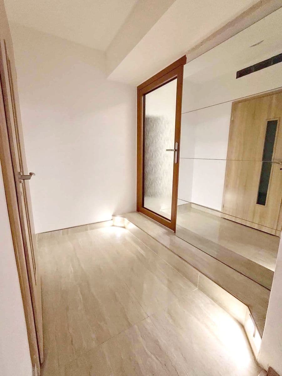 Pronájem bytu 2+kk 60 m², Palackého náměstí, Dobrovice, Středočeský kraj Pronájem bytu 2+kk 60 m², Palackého náměstí, Dobrovice, Středočeský kraj