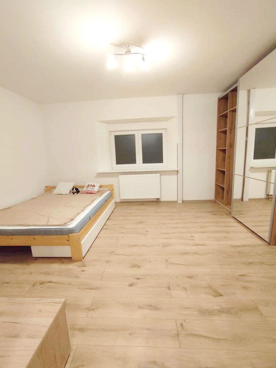 Pronájem bytu 2+kk 60 m², Palackého náměstí, Dobrovice, Středočeský kraj Pronájem bytu 2+kk 60 m², Palackého náměstí, Dobrovice, Středočeský kraj