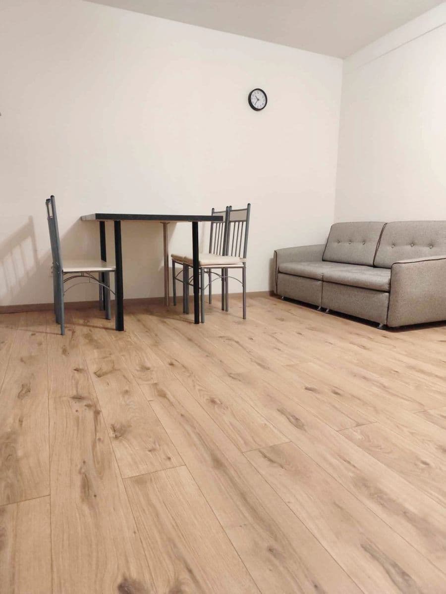 Pronájem bytu 2+kk 60 m², Palackého náměstí, Dobrovice, Středočeský kraj Pronájem bytu 2+kk 60 m², Palackého náměstí, Dobrovice, Středočeský kraj