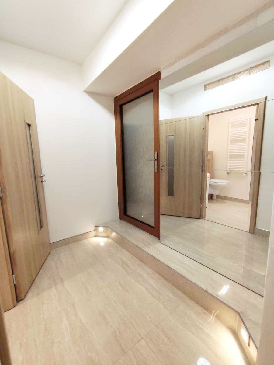 Pronájem bytu 2+kk 60 m², Palackého náměstí, Dobrovice, Středočeský kraj Pronájem bytu 2+kk 60 m², Palackého náměstí, Dobrovice, Středočeský kraj