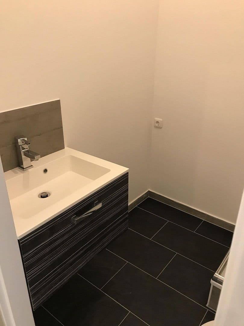 Pronájem bytu 2+1 45 m², Friedberger Landstraße 85, Frankfurt am Main, Hessen Pronájem bytu 2+1 45 m², Friedberger Landstraße 85, Frankfurt am Main, Hessen