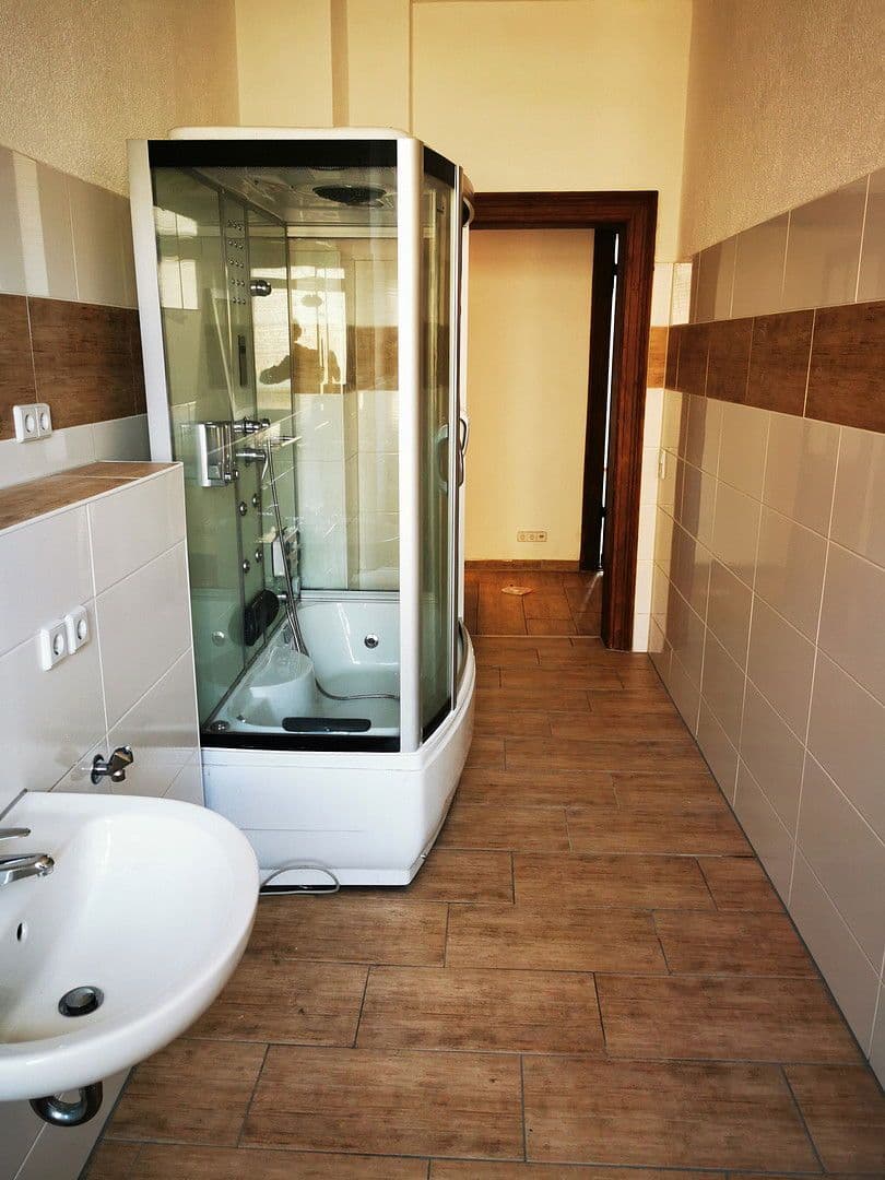 Pronájem bytu 2+1 84 m², Krukenbergstraße 1, Halle, Sasko-Anhaltsko Pronájem bytu 2+1 84 m², Krukenbergstraße 1, Halle, Sasko-Anhaltsko