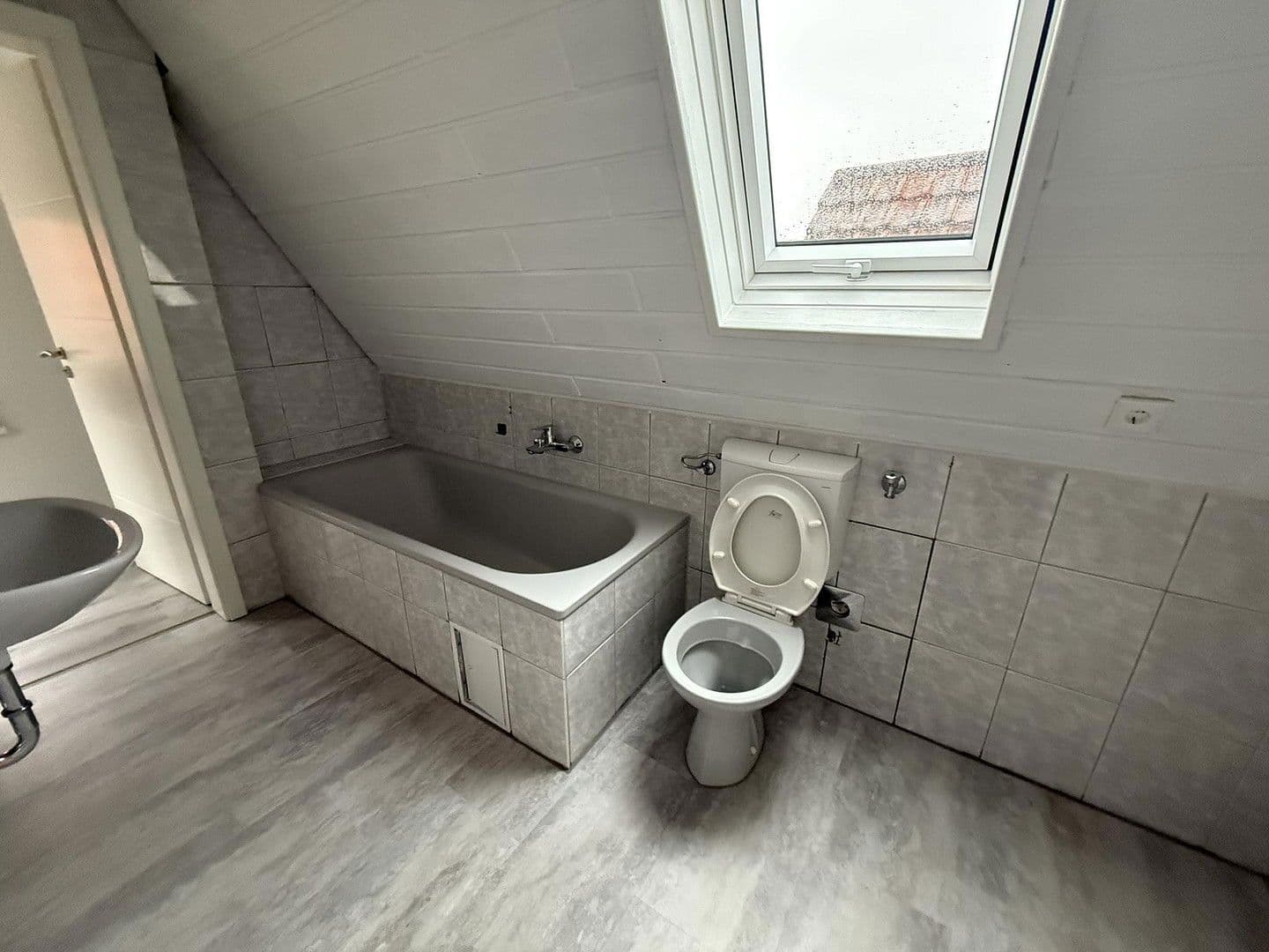 Pronájem bytu 3+1 52 m², Schloßstraße 40, Gundelsheim, Bádensko-Württembersko Pronájem bytu 3+1 52 m², Schloßstraße 40, Gundelsheim, Bádensko-Württembersko