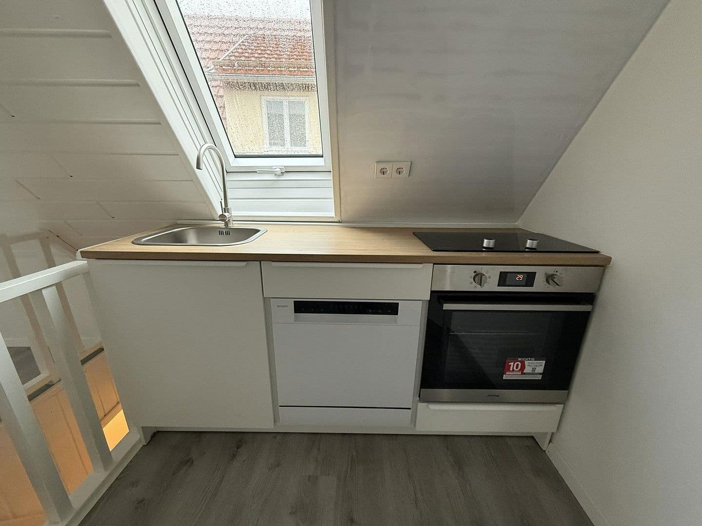 Pronájem bytu 3+1 52 m², Schloßstraße 40, Gundelsheim, Bádensko-Württembersko Pronájem bytu 3+1 52 m², Schloßstraße 40, Gundelsheim, Bádensko-Württembersko