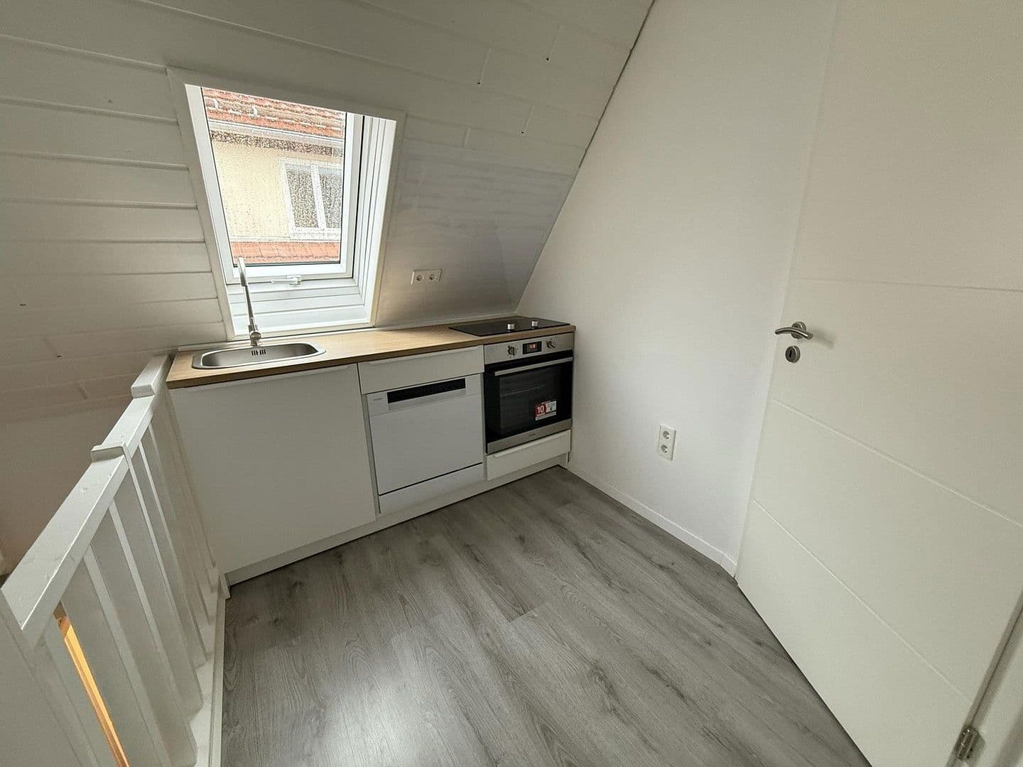 Pronájem bytu 3+1 52 m², Schloßstraße 40, Gundelsheim, Bádensko-Württembersko Pronájem bytu 3+1 52 m², Schloßstraße 40, Gundelsheim, Bádensko-Württembersko