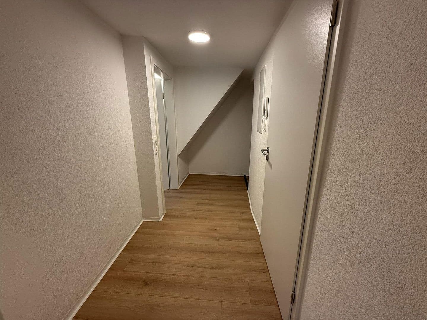 Pronájem bytu 2+1 62 m², Schloßstraße 40, Gundelsheim, Bádensko-Württembersko Pronájem bytu 2+1 62 m², Schloßstraße 40, Gundelsheim, Bádensko-Württembersko