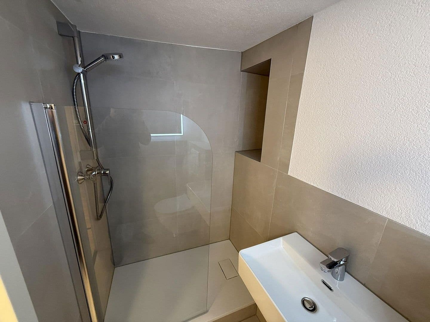 Pronájem bytu 4+1 62 m², Schloßstraße 40, Gundelsheim, Bádensko-Württembersko Pronájem bytu 4+1 62 m², Schloßstraße 40, Gundelsheim, Bádensko-Württembersko