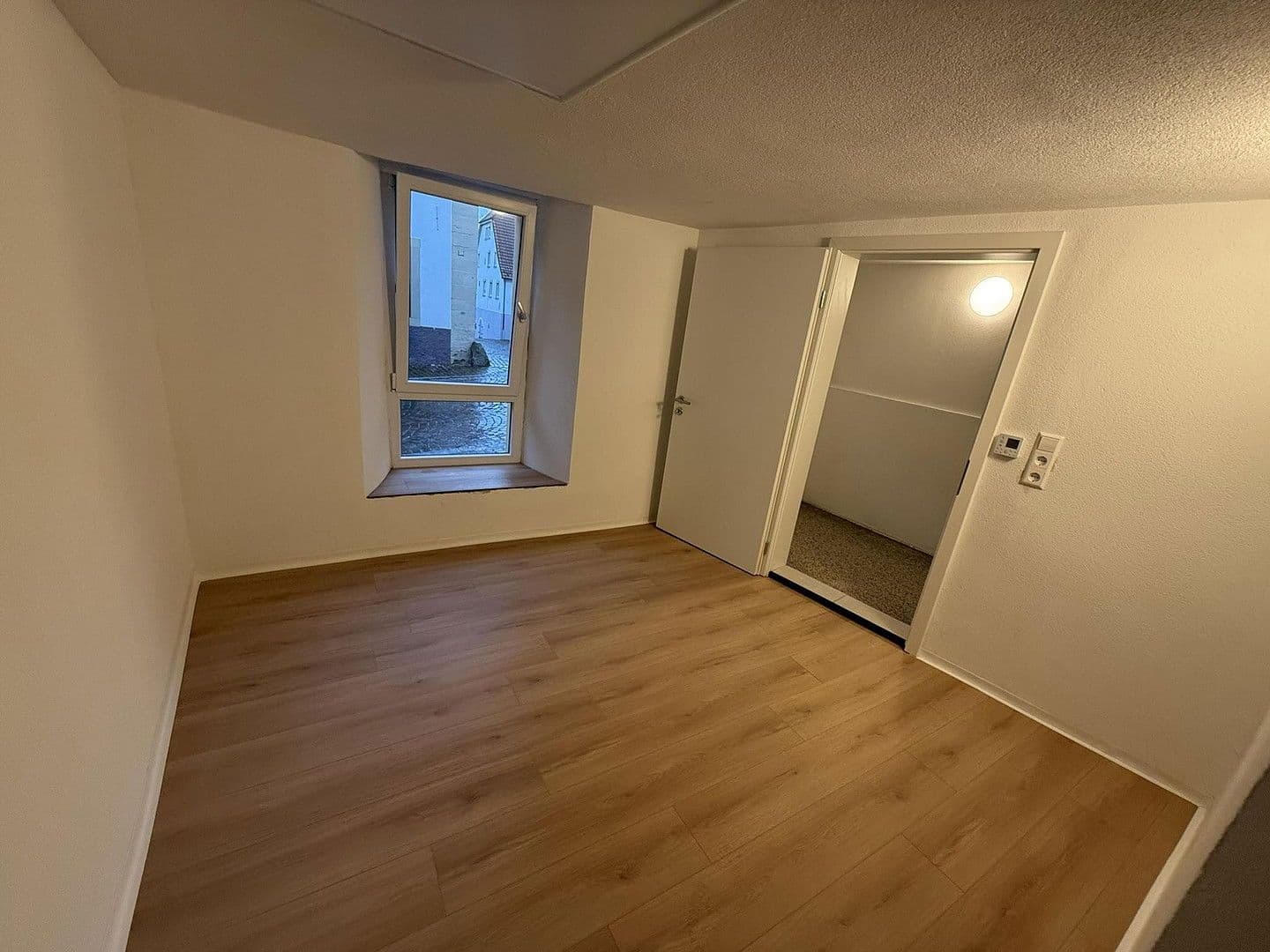 Pronájem bytu 4+1 62 m², Schloßstraße 40, Gundelsheim, Bádensko-Württembersko Pronájem bytu 4+1 62 m², Schloßstraße 40, Gundelsheim, Bádensko-Württembersko
