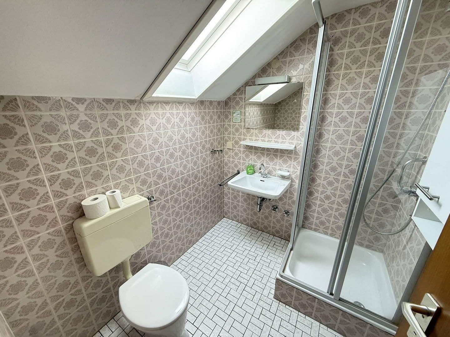 Pronájem bytu 1+1 17 m², Talstraße 2, Ettlingen, Bádensko-Württembersko Pronájem bytu 1+1 17 m², Talstraße 2, Ettlingen, Bádensko-Württembersko