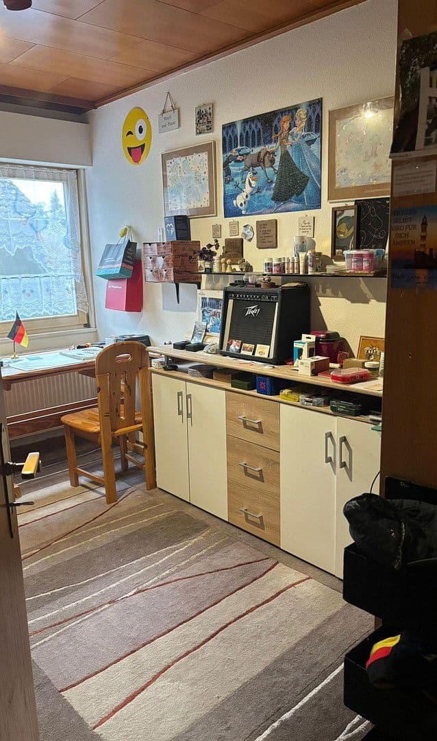 Prodej domu 142 m², pozemek 685 m², Hermann-Hesse-Straße 11, Linkenheim-Hochstetten, Bádensko-Württembersko Prodej domu 142 m², pozemek 685 m², Hermann-Hesse-Straße 11, Linkenheim-Hochstetten, Bádensko-Württembersko