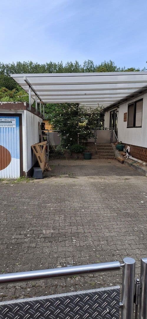 Prodej domu 142 m², pozemek 685 m², Hermann-Hesse-Straße 11, Linkenheim-Hochstetten, Bádensko-Württembersko Prodej domu 142 m², pozemek 685 m², Hermann-Hesse-Straße 11, Linkenheim-Hochstetten, Bádensko-Württembersko