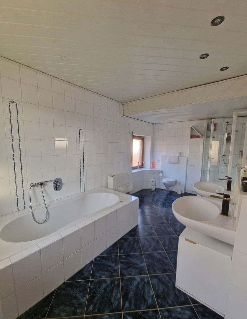 Prodej domu 324 m², pozemek 1.293 m², Garrel, Dolní Sasko Prodej domu 324 m², pozemek 1.293 m², Garrel, Dolní Sasko