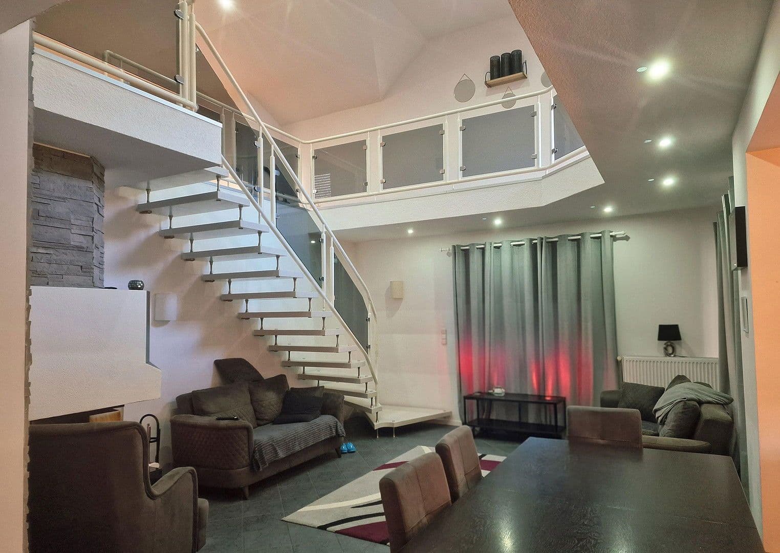 Prodej domu 324 m², pozemek 1.293 m², Garrel, Dolní Sasko Prodej domu 324 m², pozemek 1.293 m², Garrel, Dolní Sasko