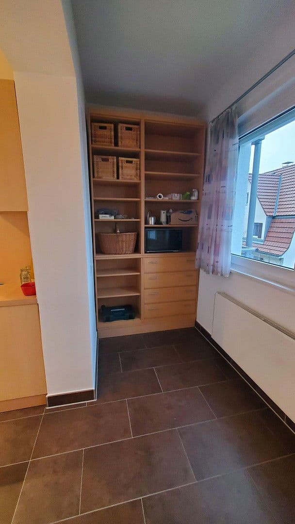 Pronájem bytu 3+1 82 m², Stuttgart, Bádensko-Württembersko Pronájem bytu 3+1 82 m², Stuttgart, Bádensko-Württembersko
