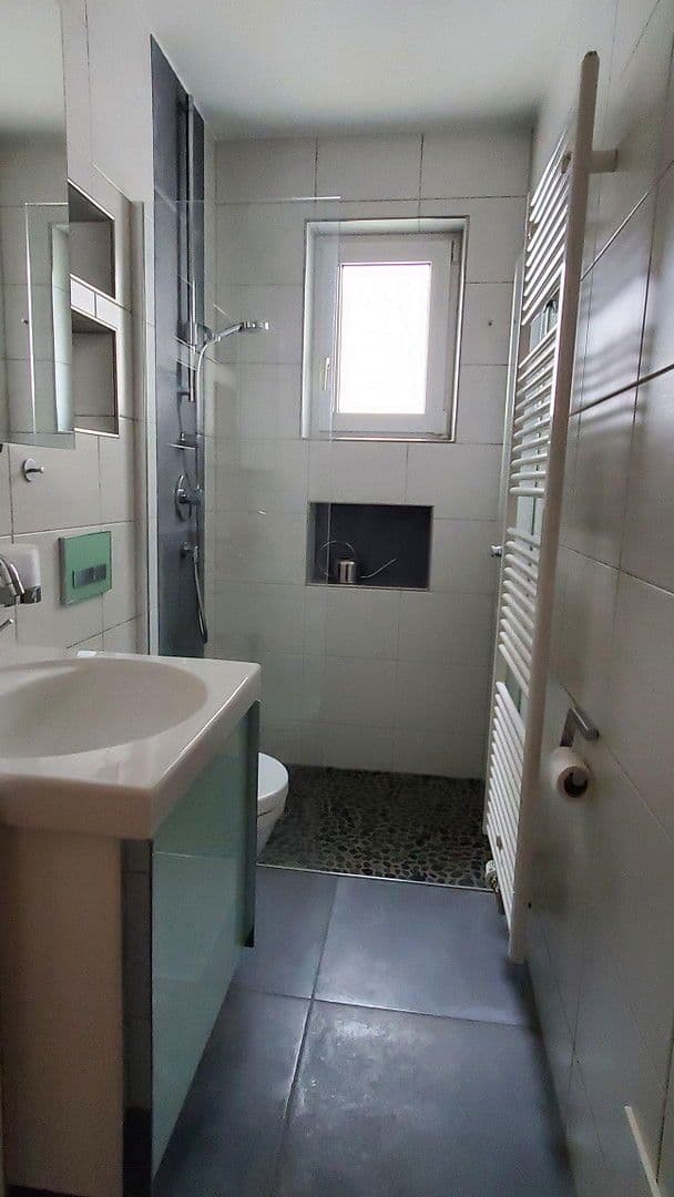 Pronájem bytu 3+1 82 m², Stuttgart, Bádensko-Württembersko Pronájem bytu 3+1 82 m², Stuttgart, Bádensko-Württembersko