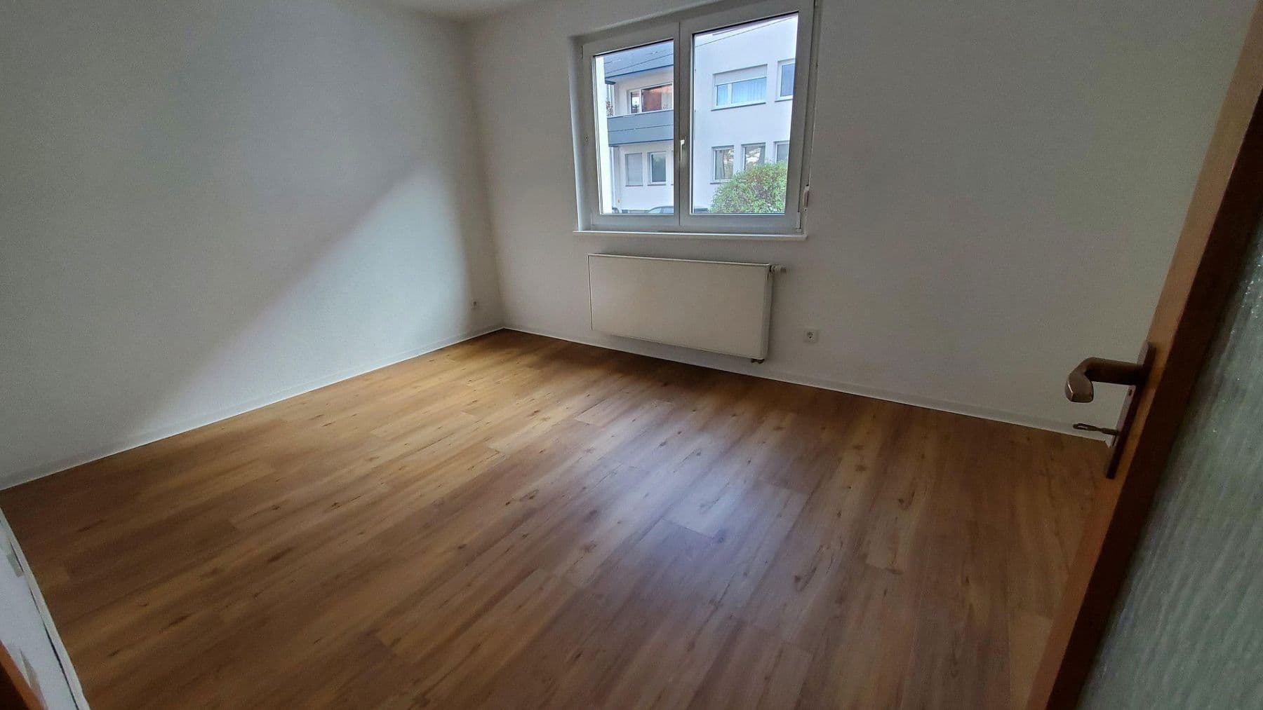Pronájem bytu 3+1 82 m², Stuttgart, Bádensko-Württembersko Pronájem bytu 3+1 82 m², Stuttgart, Bádensko-Württembersko