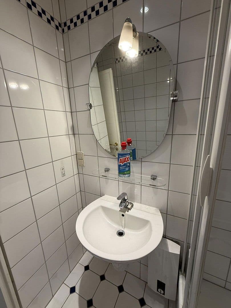 Pronájem bytu 1+1 40 m², Mannheim, Bádensko-Württembersko Pronájem bytu 1+1 40 m², Mannheim, Bádensko-Württembersko