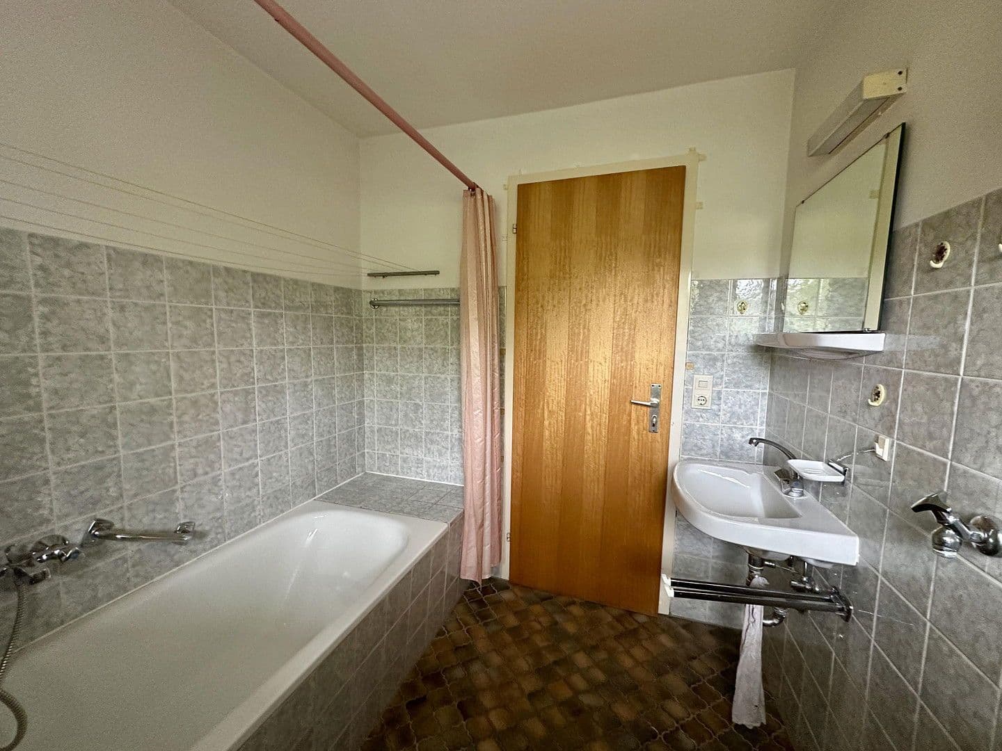 Prodej domu 137 m², pozemek 305 m², Remshalden, Bádensko-Württembersko Prodej domu 137 m², pozemek 305 m², Remshalden, Bádensko-Württembersko