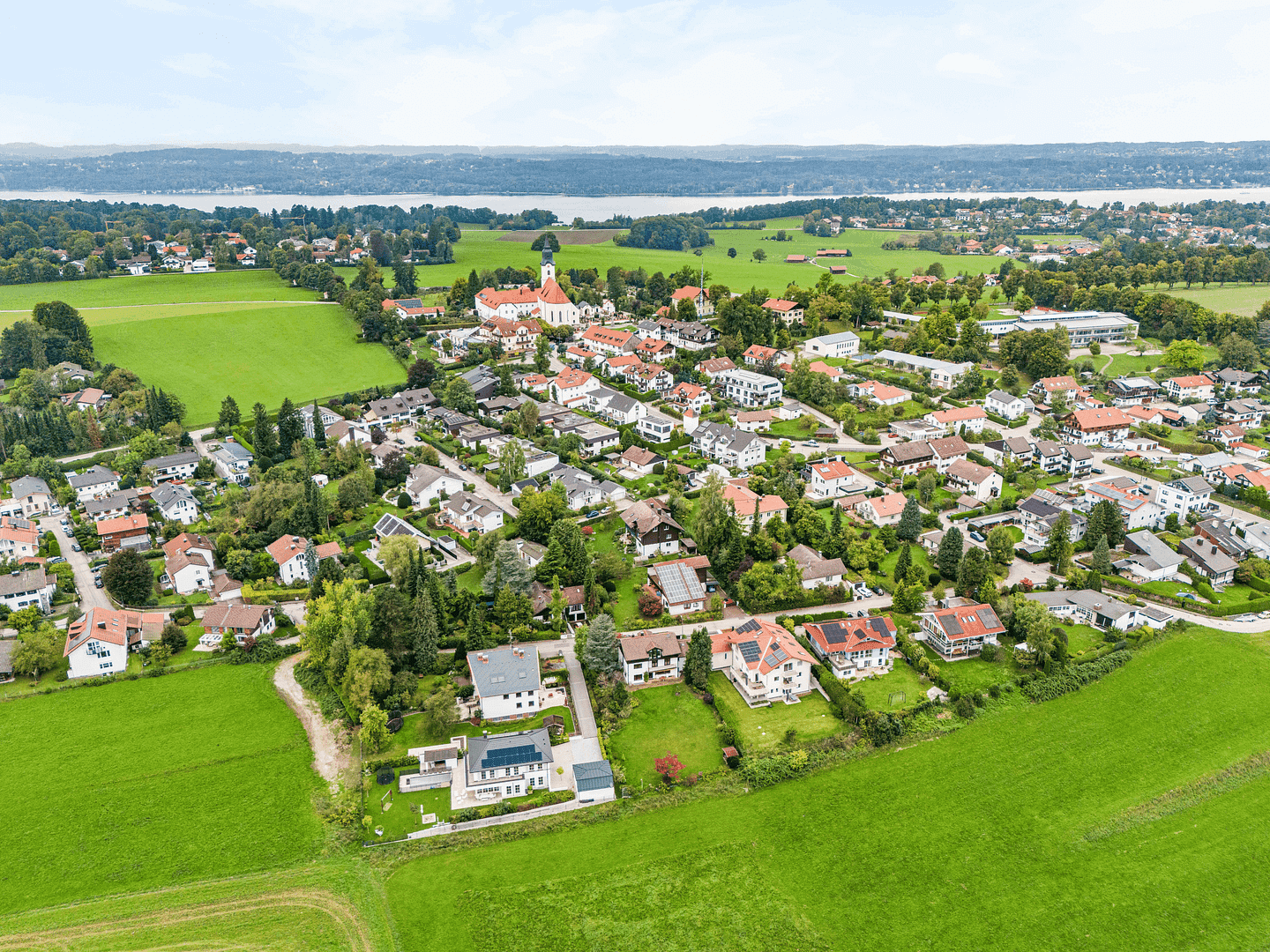 Prodej domu 242 m², pozemek 1.226 m², Berg (Aufkirchen), Bavorsko Prodej domu 242 m², pozemek 1.226 m², Berg (Aufkirchen), Bavorsko